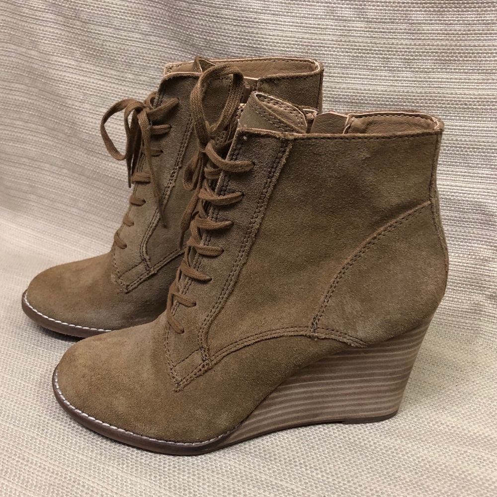 Lucky Brand Yelloh Suede Wedge Bootie Lace-Up EUC